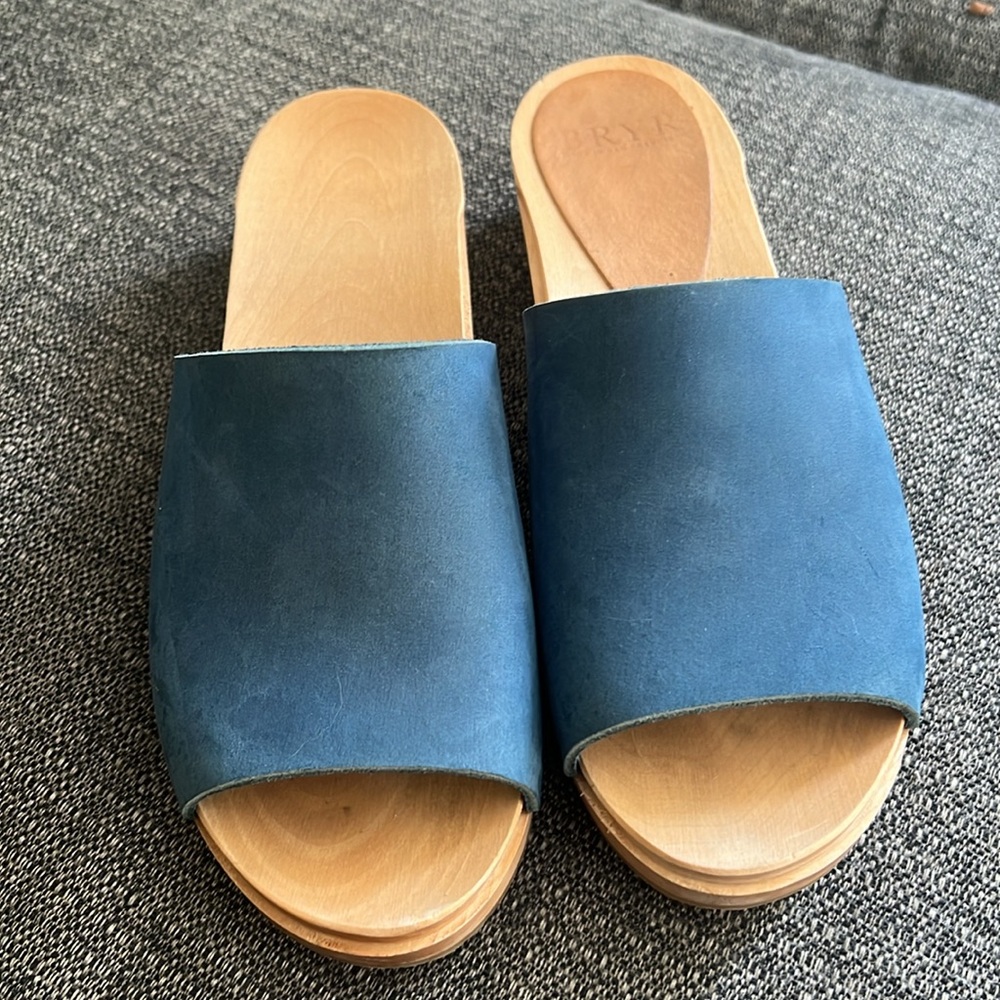 Bryr Worker Slides - Picture 2 of 5